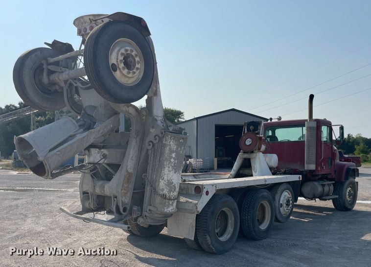 image for item JQ9674 1998 International 5000  ready mix truck