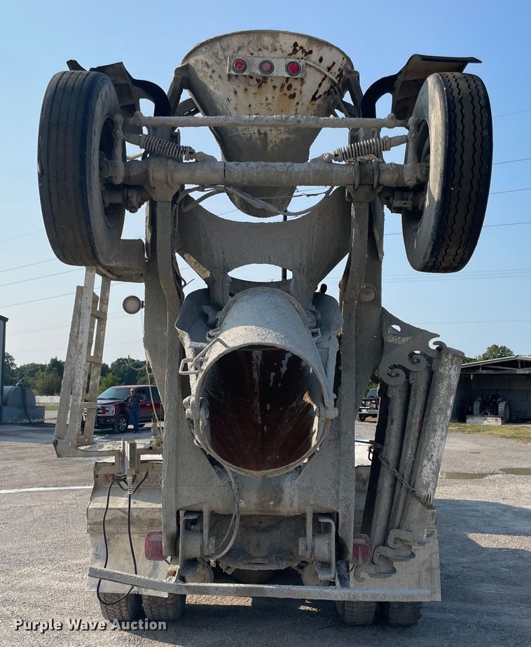 image for item JQ9674 1998 International 5000  ready mix truck