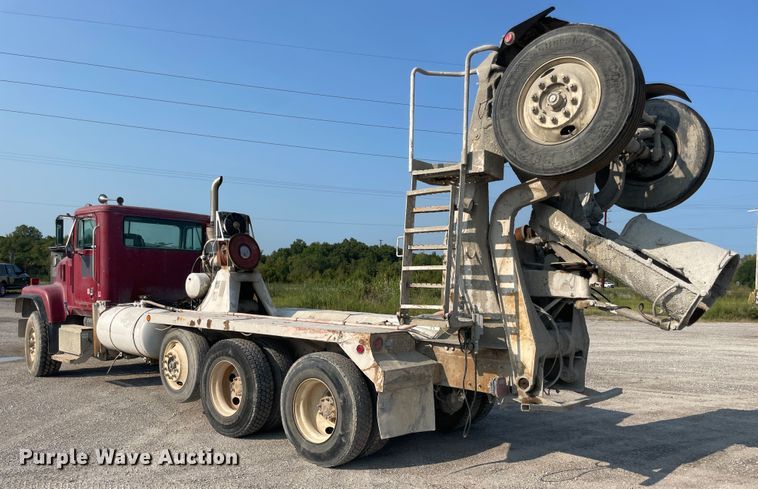 image for item JQ9674 1998 International 5000  ready mix truck