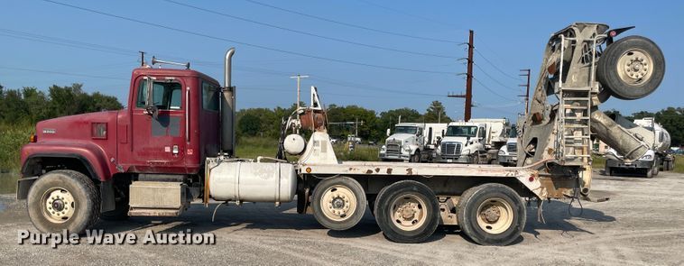 image for item JQ9674 1998 International 5000  ready mix truck