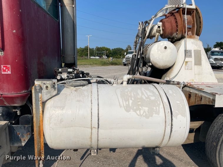 image for item JQ9674 1998 International 5000  ready mix truck