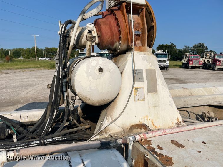 image for item JQ9674 1998 International 5000  ready mix truck