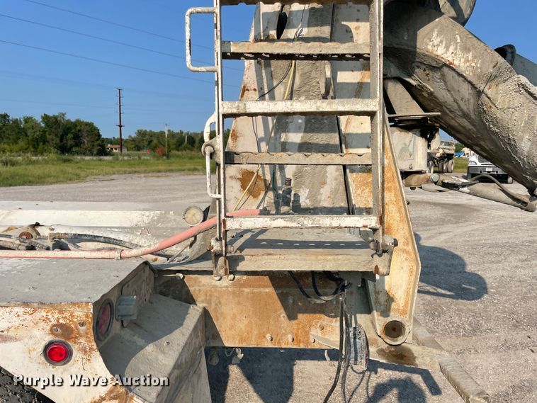 image for item JQ9674 1998 International 5000  ready mix truck