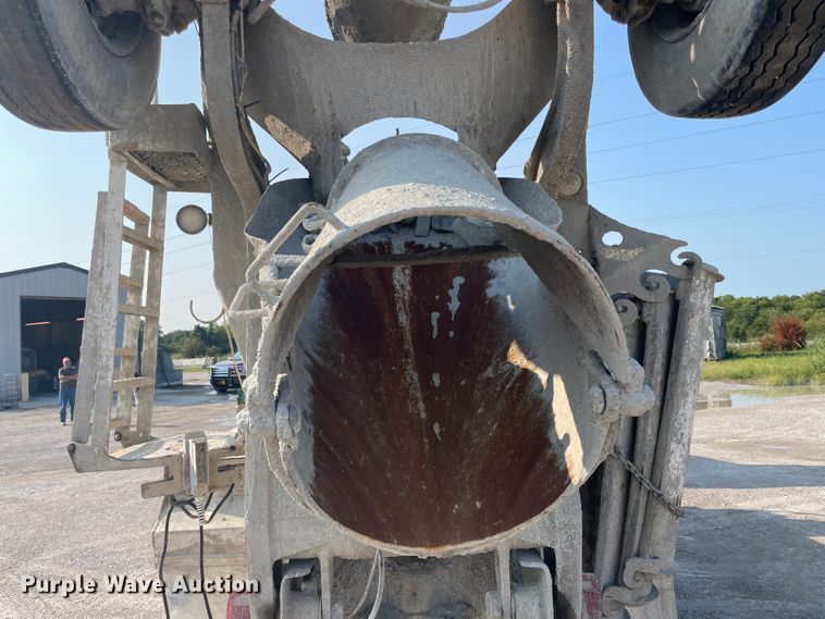 image for item JQ9674 1998 International 5000  ready mix truck