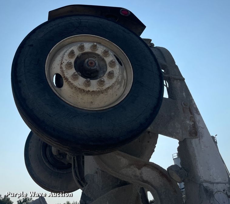 image for item JQ9674 1998 International 5000  ready mix truck