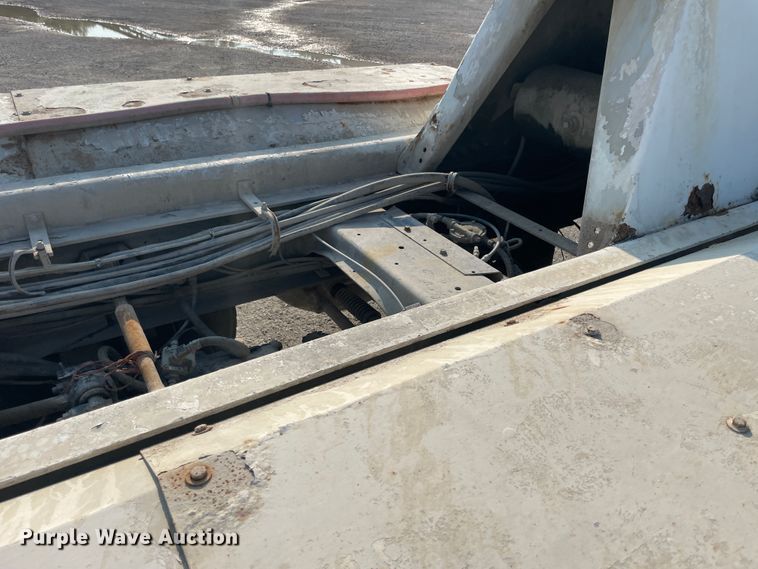 image for item JQ9674 1998 International 5000  ready mix truck