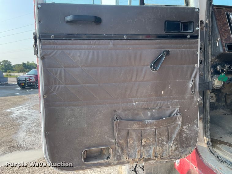 image for item JQ9674 1998 International 5000  ready mix truck