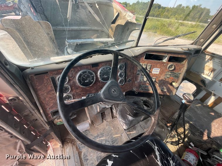 image for item JQ9674 1998 International 5000  ready mix truck