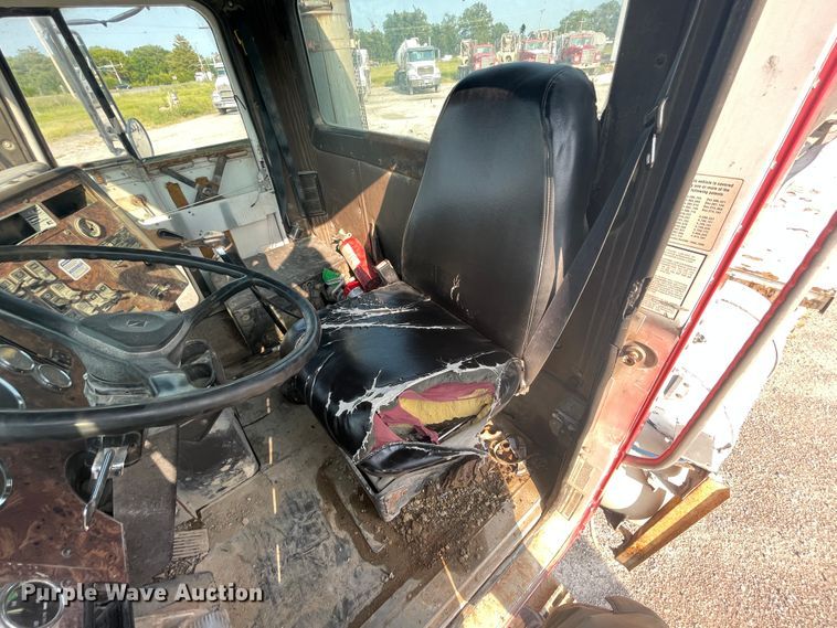 image for item JQ9674 1998 International 5000  ready mix truck