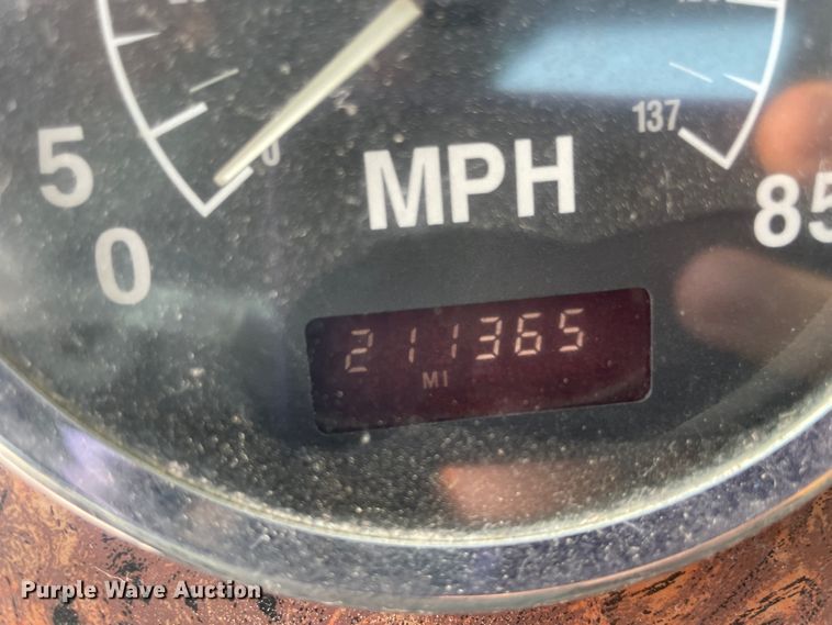 image for item JQ9674 1998 International 5000  ready mix truck