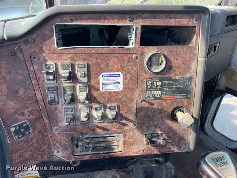 image for item JQ9674 1998 International 5000  ready mix truck