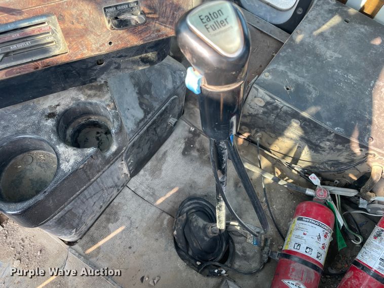 image for item JQ9674 1998 International 5000  ready mix truck