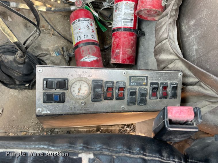 image for item JQ9674 1998 International 5000  ready mix truck