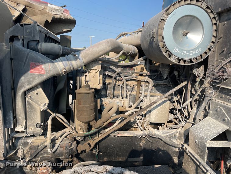 image for item JQ9674 1998 International 5000  ready mix truck