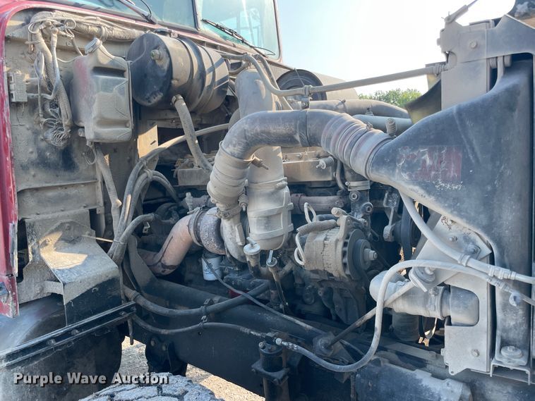 image for item JQ9674 1998 International 5000  ready mix truck