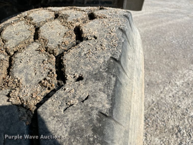 image for item JQ9674 1998 International 5000  ready mix truck