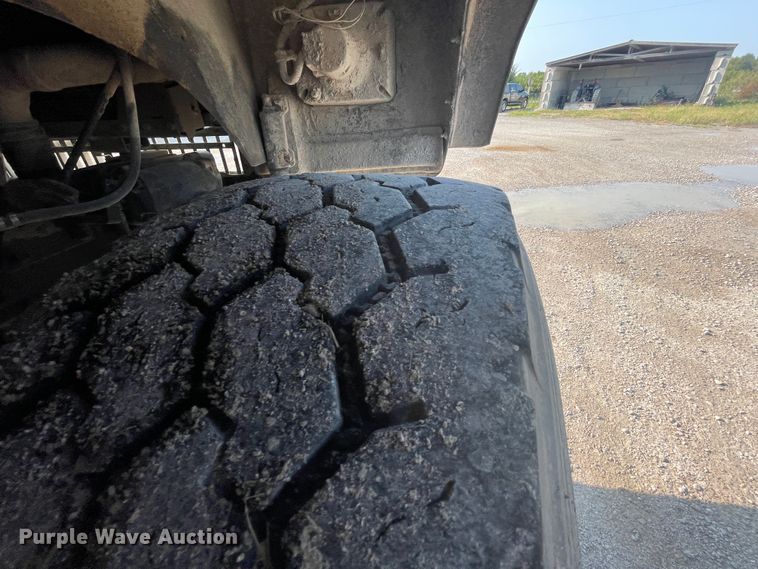 image for item JQ9674 1998 International 5000  ready mix truck