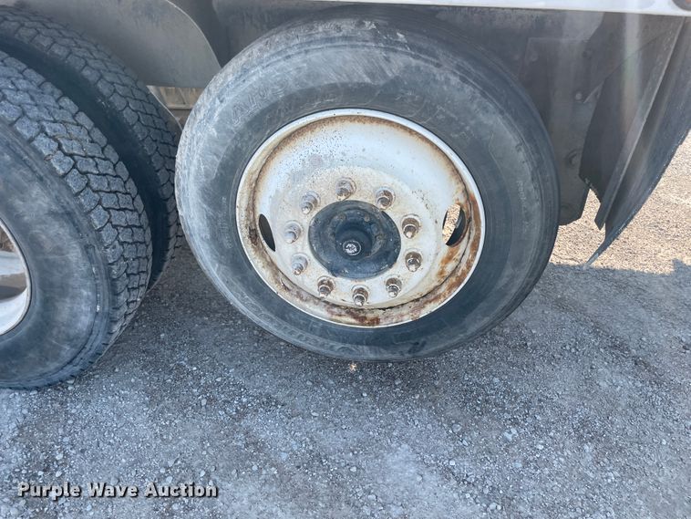 image for item JQ9674 1998 International 5000  ready mix truck