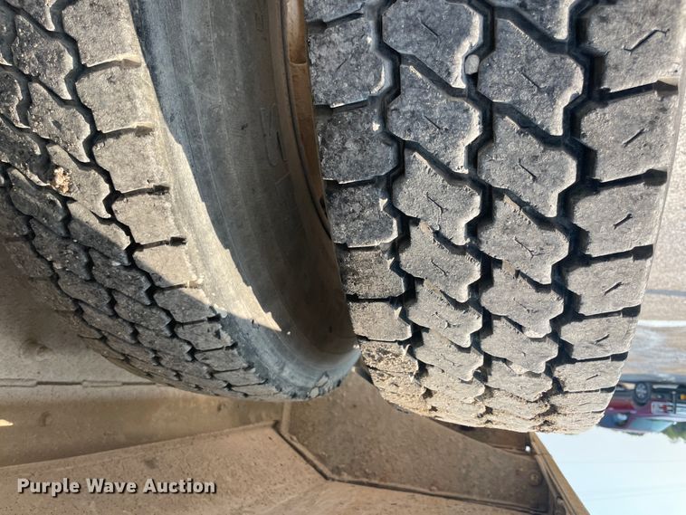 image for item JQ9674 1998 International 5000  ready mix truck