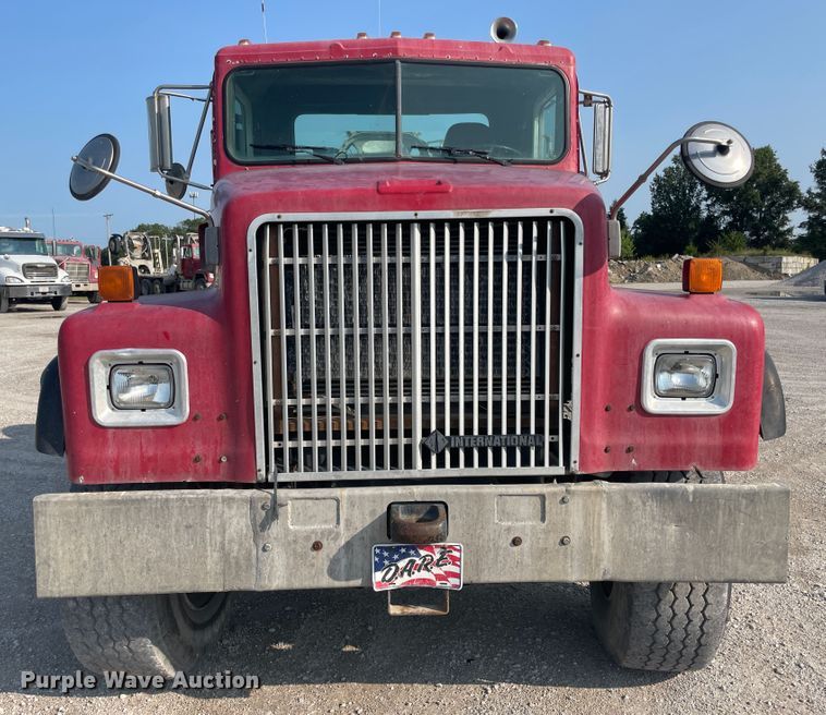 image for item JQ9675 1999 International 5000  ready mix truck