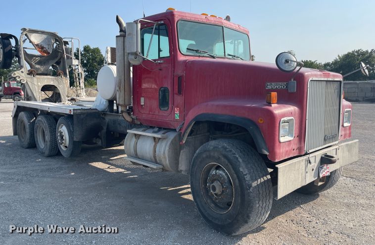 image for item JQ9675 1999 International 5000  ready mix truck