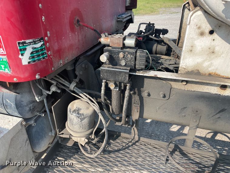 image for item JQ9675 1999 International 5000  ready mix truck