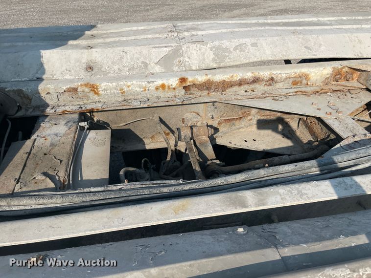 image for item JQ9675 1999 International 5000  ready mix truck