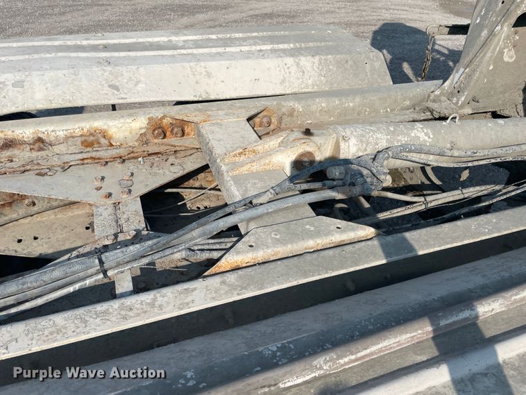 image for item JQ9675 1999 International 5000  ready mix truck