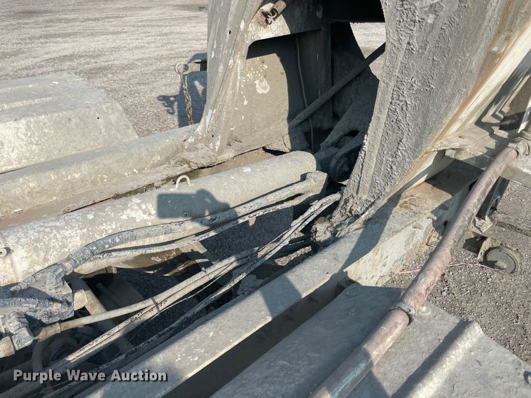 image for item JQ9675 1999 International 5000  ready mix truck