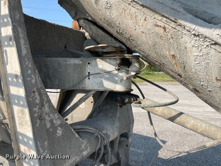 image for item JQ9675 1999 International 5000  ready mix truck