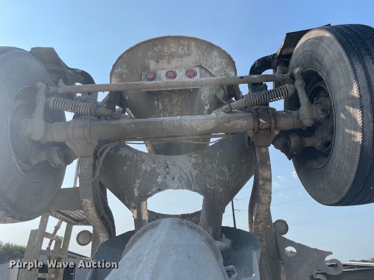 image for item JQ9675 1999 International 5000  ready mix truck