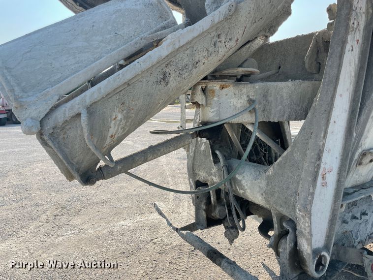 image for item JQ9675 1999 International 5000  ready mix truck