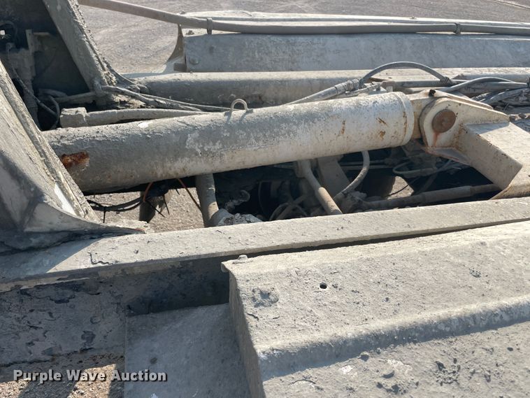 image for item JQ9675 1999 International 5000  ready mix truck