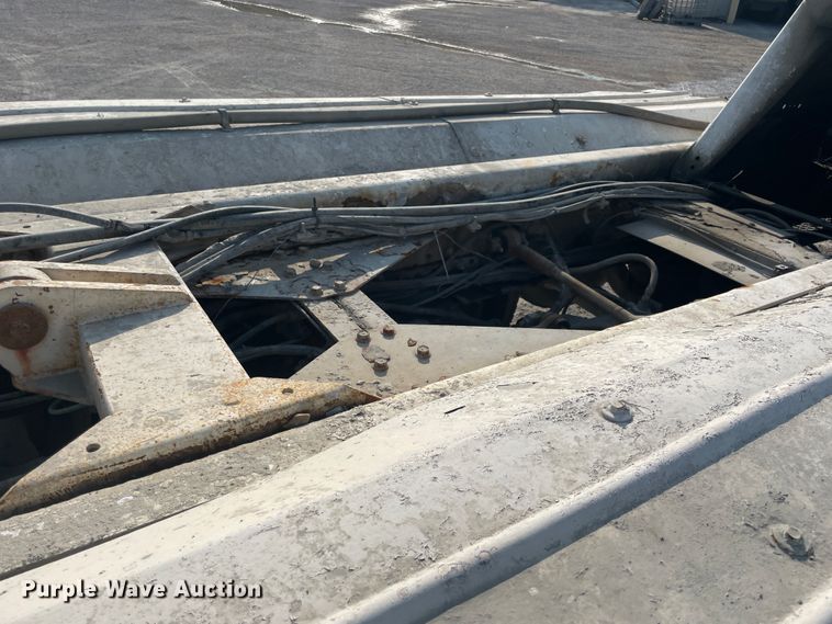 image for item JQ9675 1999 International 5000  ready mix truck