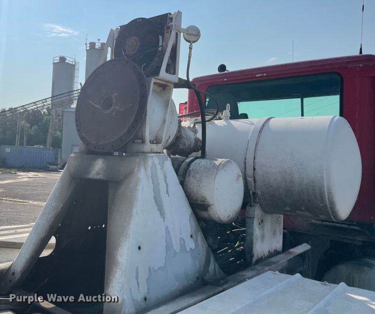 image for item JQ9675 1999 International 5000  ready mix truck