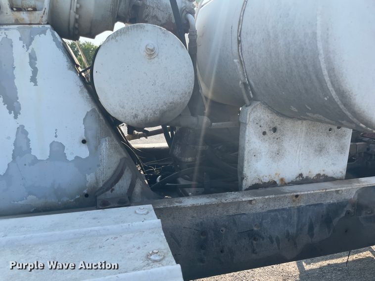 image for item JQ9675 1999 International 5000  ready mix truck