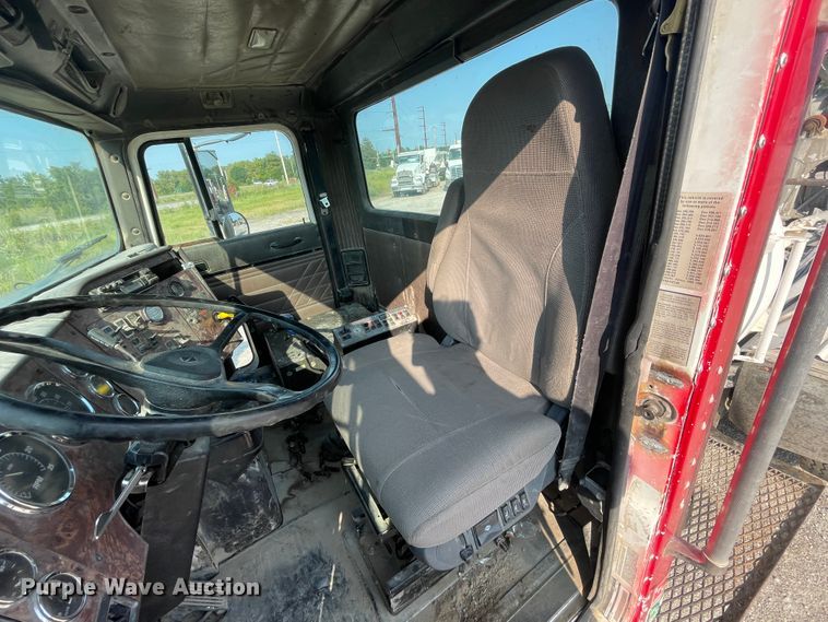 image for item JQ9675 1999 International 5000  ready mix truck