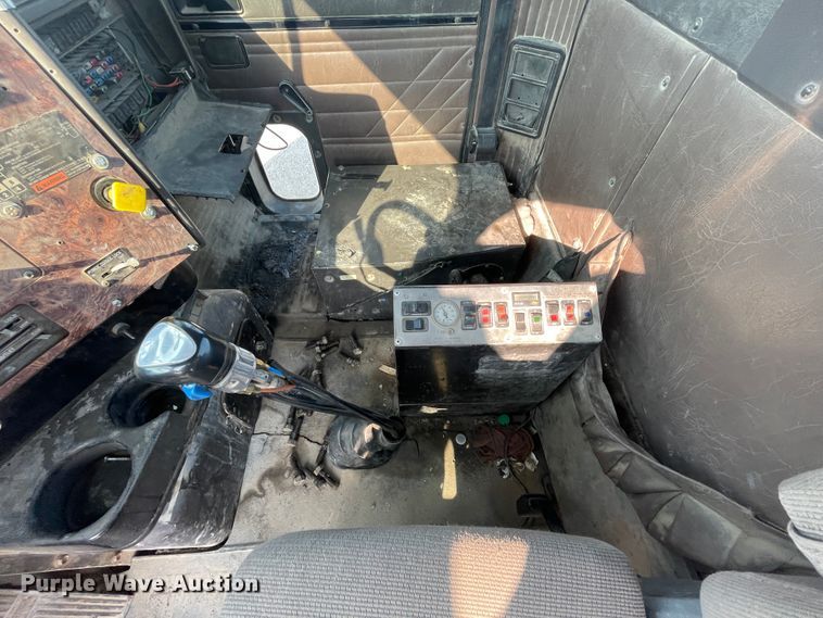 image for item JQ9675 1999 International 5000  ready mix truck