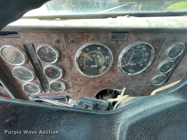 image for item JQ9675 1999 International 5000  ready mix truck