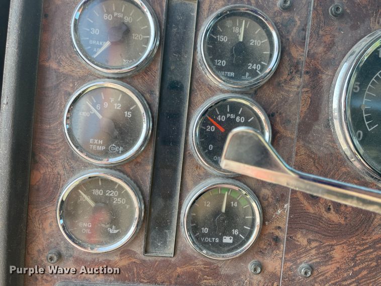 image for item JQ9675 1999 International 5000  ready mix truck