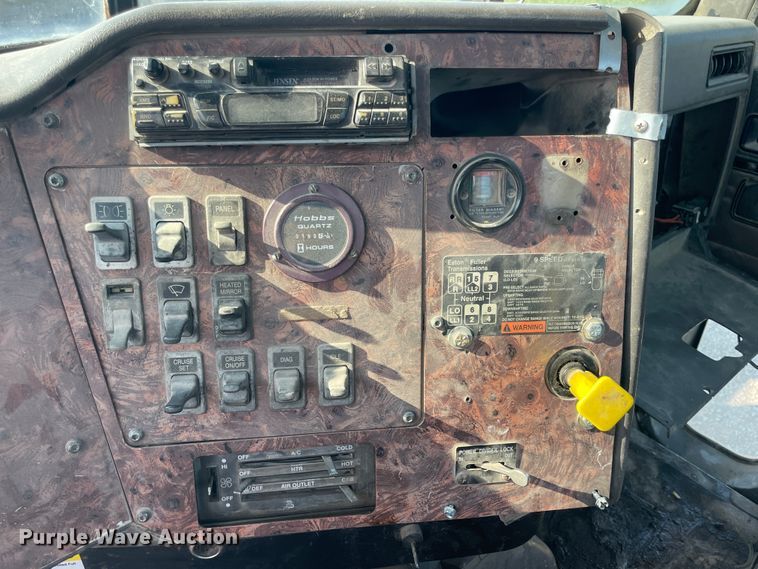 image for item JQ9675 1999 International 5000  ready mix truck