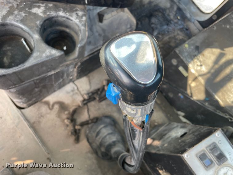 image for item JQ9675 1999 International 5000  ready mix truck