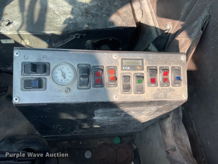 image for item JQ9675 1999 International 5000  ready mix truck