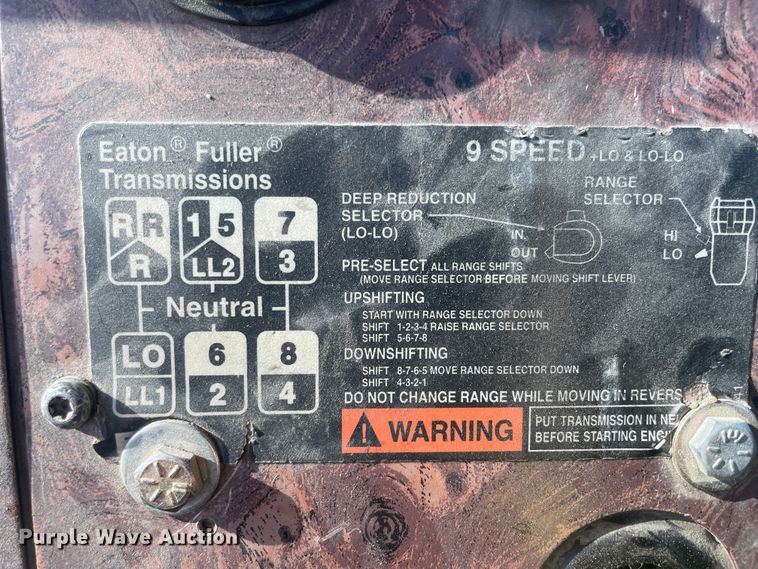 image for item JQ9675 1999 International 5000  ready mix truck