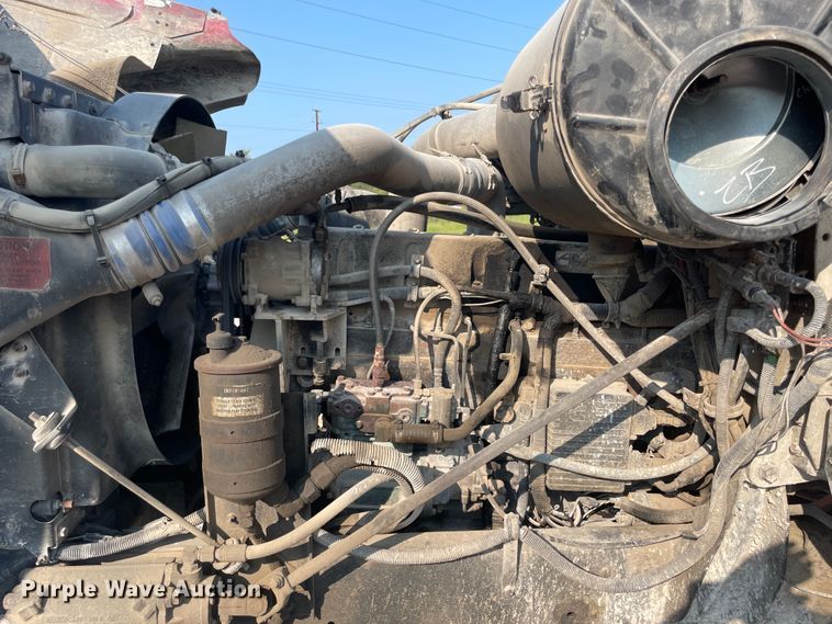 image for item JQ9675 1999 International 5000  ready mix truck