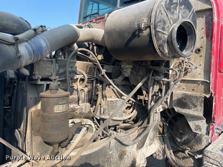 image for item JQ9675 1999 International 5000  ready mix truck