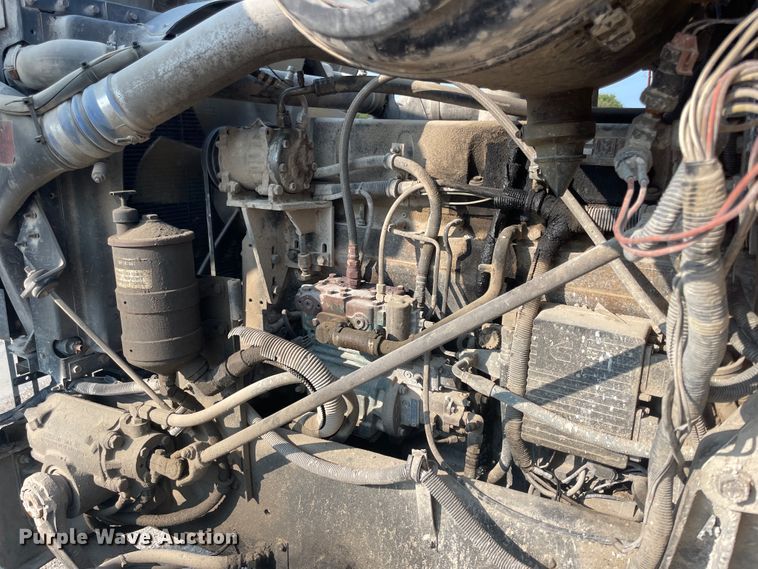 image for item JQ9675 1999 International 5000  ready mix truck