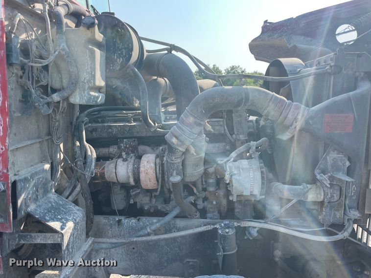 image for item JQ9675 1999 International 5000  ready mix truck