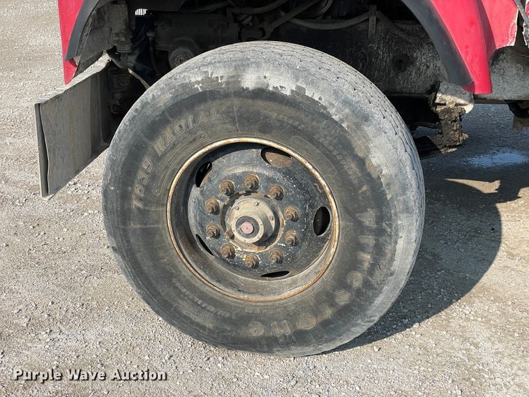 image for item JQ9675 1999 International 5000  ready mix truck