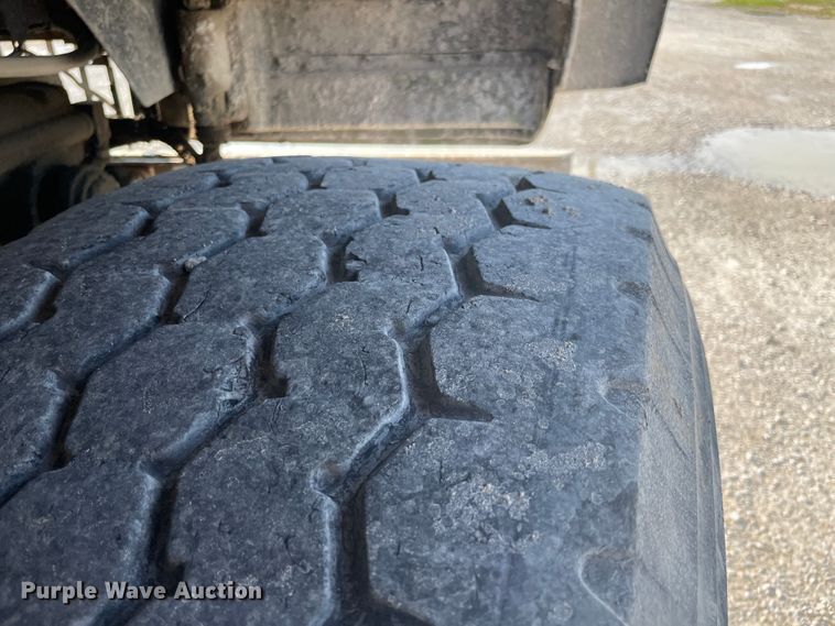 image for item JQ9675 1999 International 5000  ready mix truck